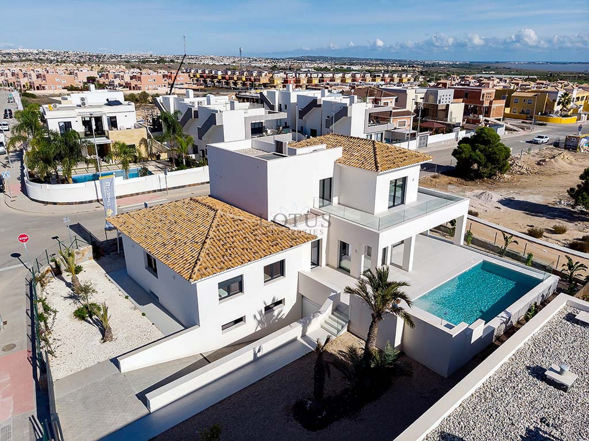 En nyproducerad lyxvilla utöver det vanliga - Lotus Properties