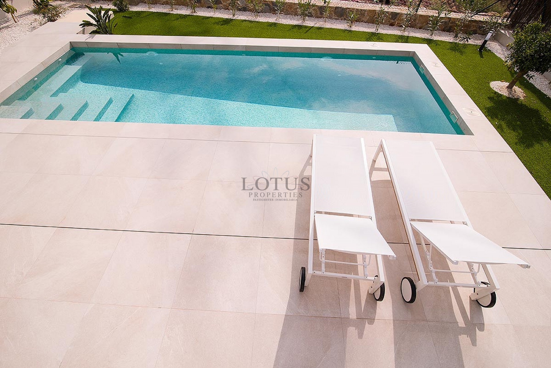 Fantastiska nyproducerade villor i två plan - Lotus Properties