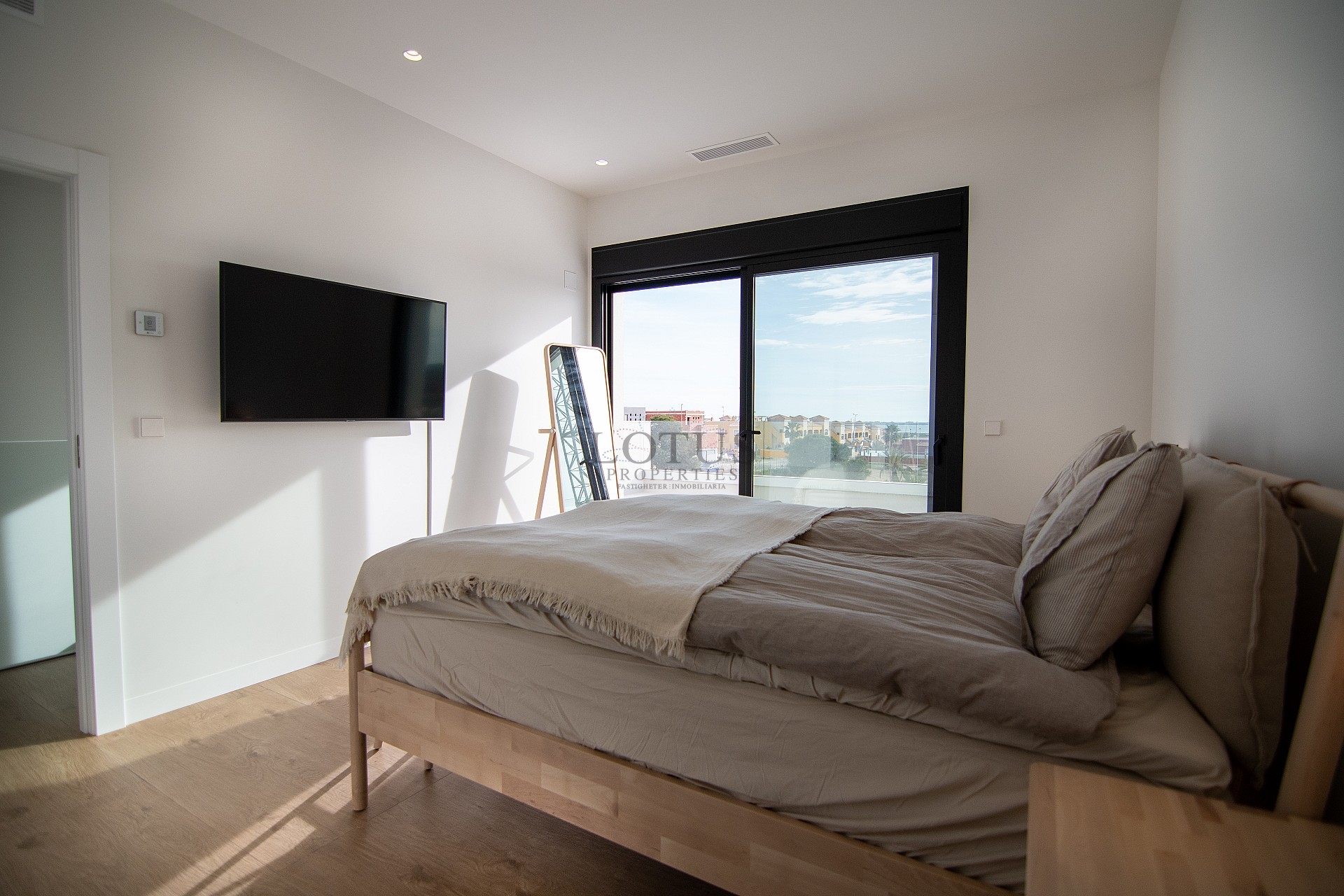 Fantastiska nyproducerade villor i två plan - Lotus Properties