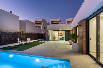 Nyproducerade fristående villor i La Herrada - Lotus Properties