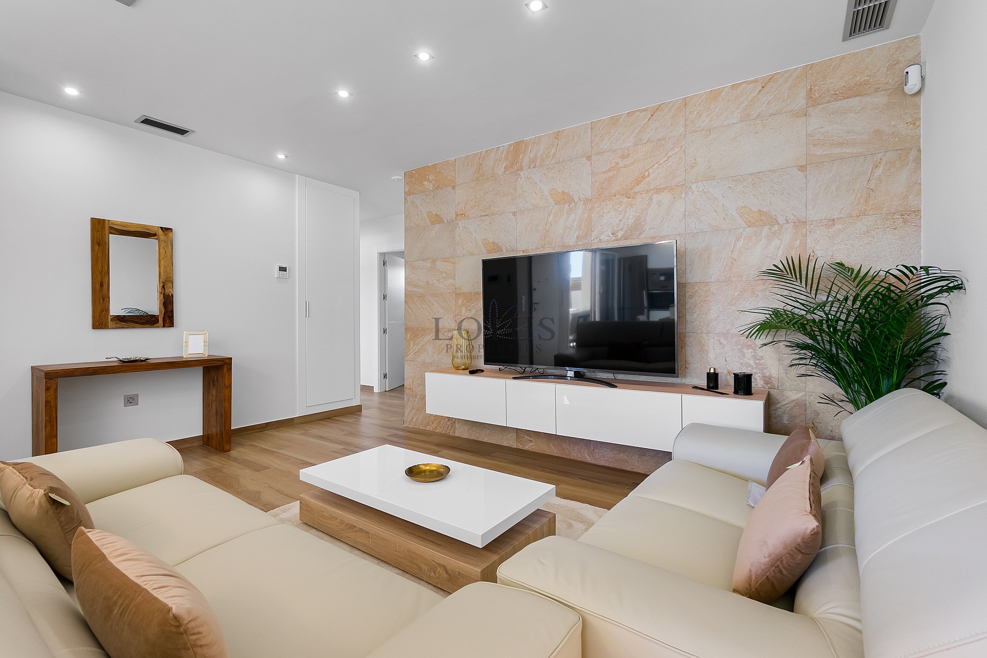 Luxury detached villa with stunning mountain views in Ciudad Quiesada - Lotus Properties