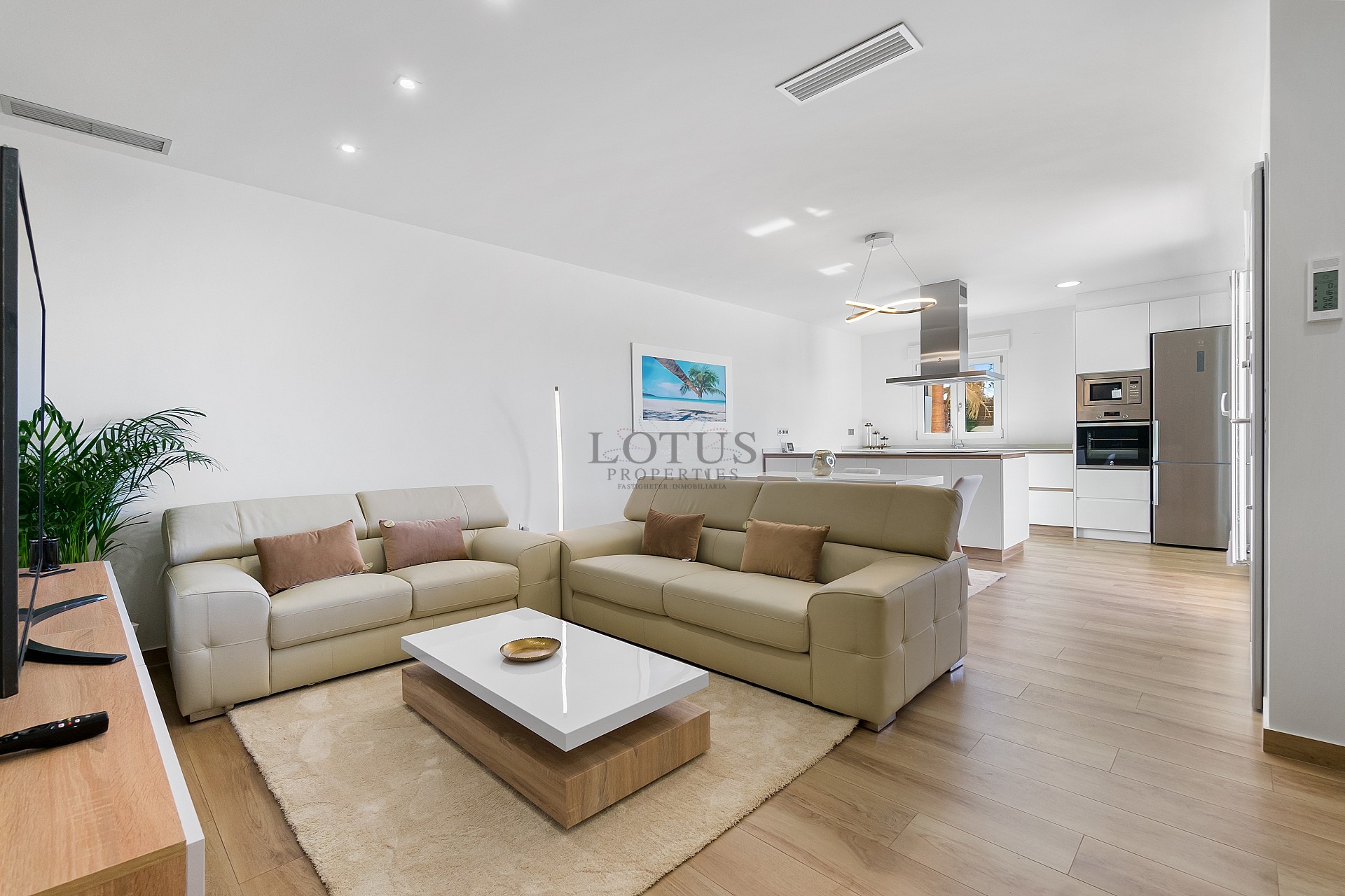 Luxury detached villa with stunning mountain views in Ciudad Quiesada - Lotus Properties