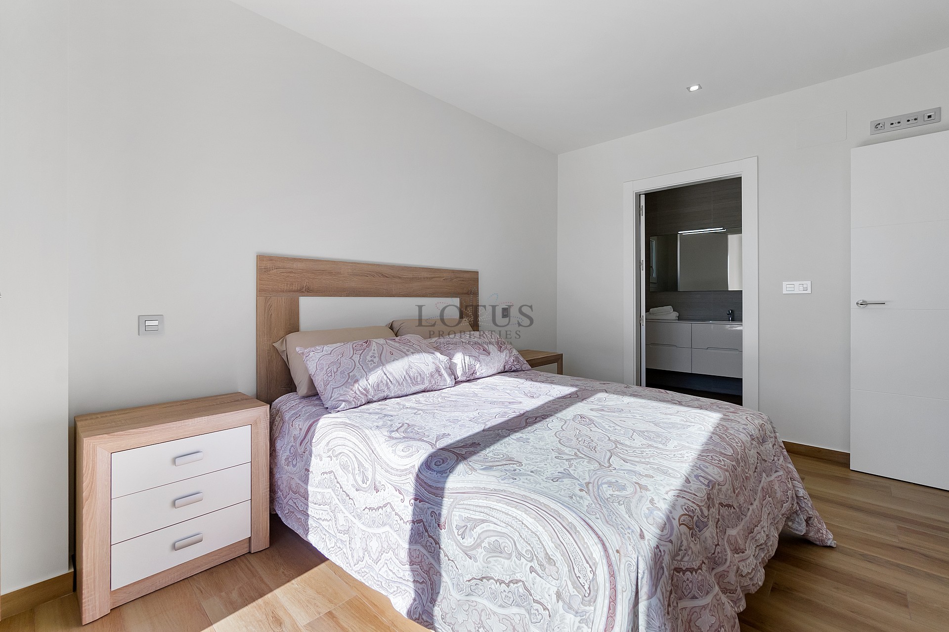 Luxury detached villa with stunning mountain views in Ciudad Quiesada - Lotus Properties