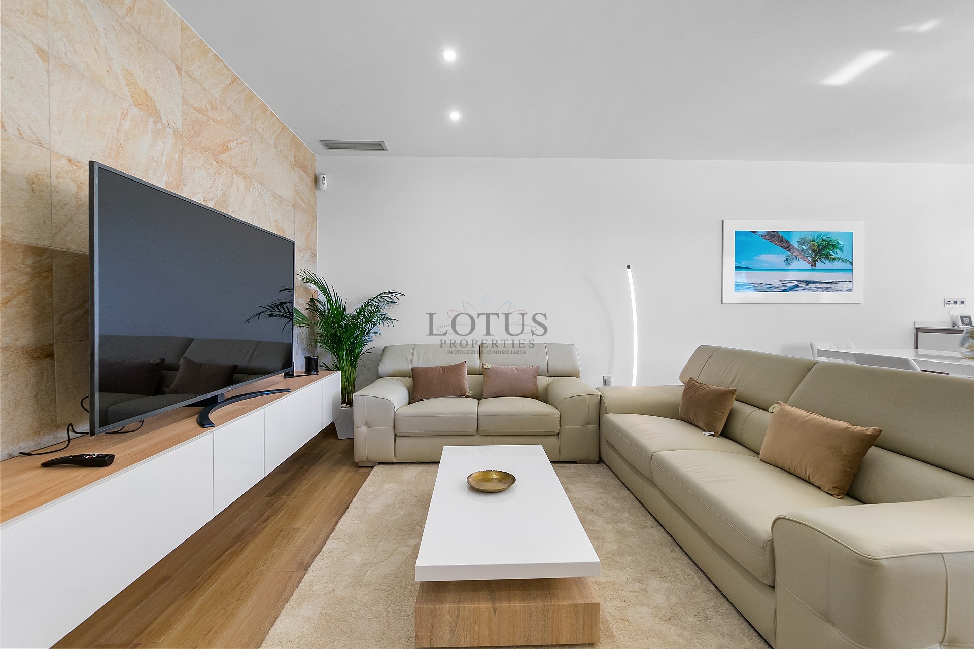 Luxury detached villa with stunning mountain views in Ciudad Quiesada - Lotus Properties
