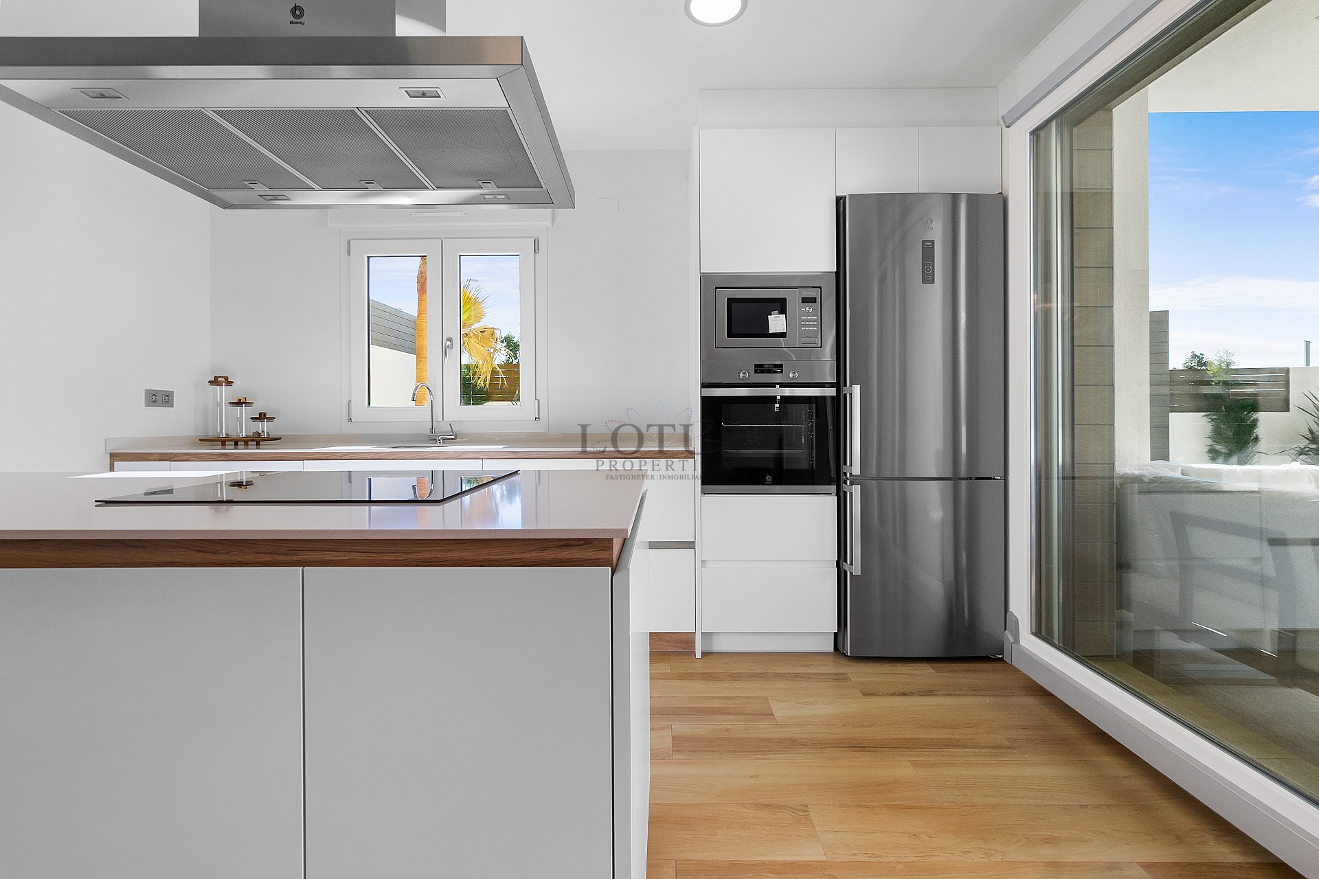 Luxury detached villa with stunning mountain views in Ciudad Quiesada - Lotus Properties