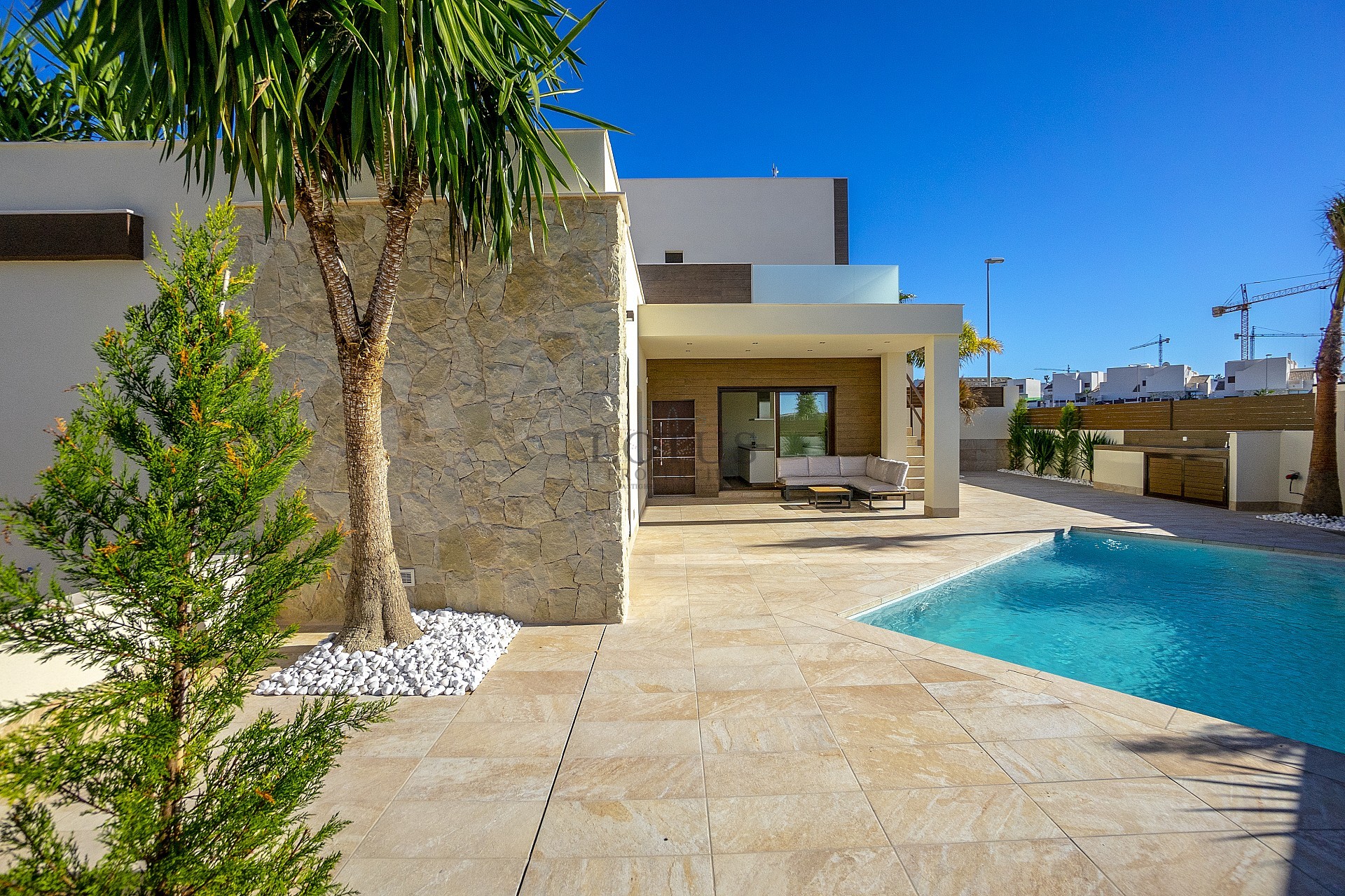 Luxury detached villa with stunning mountain views in Ciudad Quiesada - Lotus Properties