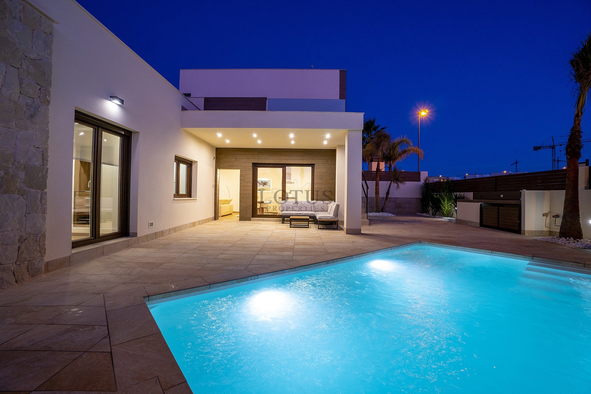 Luxury detached villa with stunning mountain views in Ciudad Quiesada - Lotus Properties