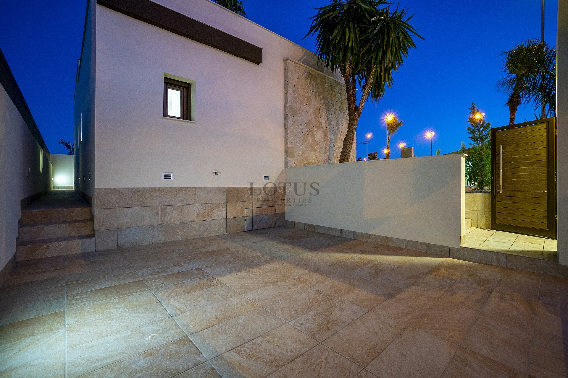 Luxury detached villa with stunning mountain views in Ciudad Quiesada - Lotus Properties