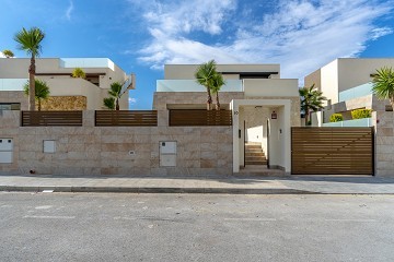 Villa independiente de lujo con impresionantes vistas a la montaña en Ciudad Quesada - Lotus Properties