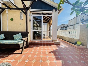 Rymligt radhus i söderläge i natursköna Montebello - Lotus Properties