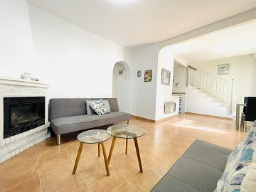 Rymligt radhus i söderläge i natursköna Montebello - Lotus Properties
