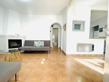 Rymligt radhus i söderläge i natursköna Montebello - Lotus Properties