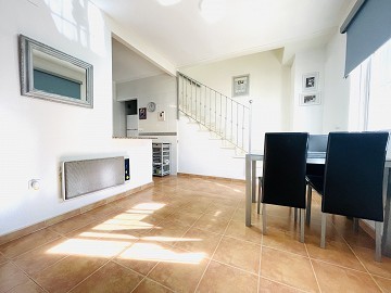 Rymligt radhus i söderläge i natursköna Montebello - Lotus Properties