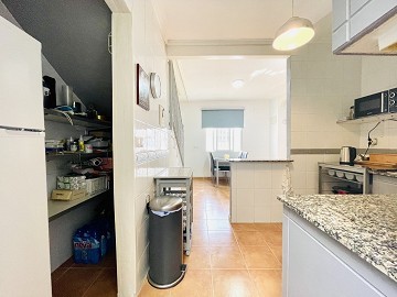 Rymligt radhus i söderläge i natursköna Montebello - Lotus Properties