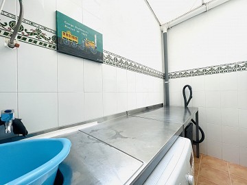 Rymligt radhus i söderläge i natursköna Montebello - Lotus Properties