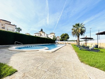 Rymligt radhus i söderläge i natursköna Montebello - Lotus Properties