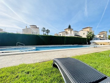 Rymligt radhus i söderläge i natursköna Montebello - Lotus Properties