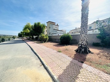 Rymligt radhus i söderläge i natursköna Montebello - Lotus Properties