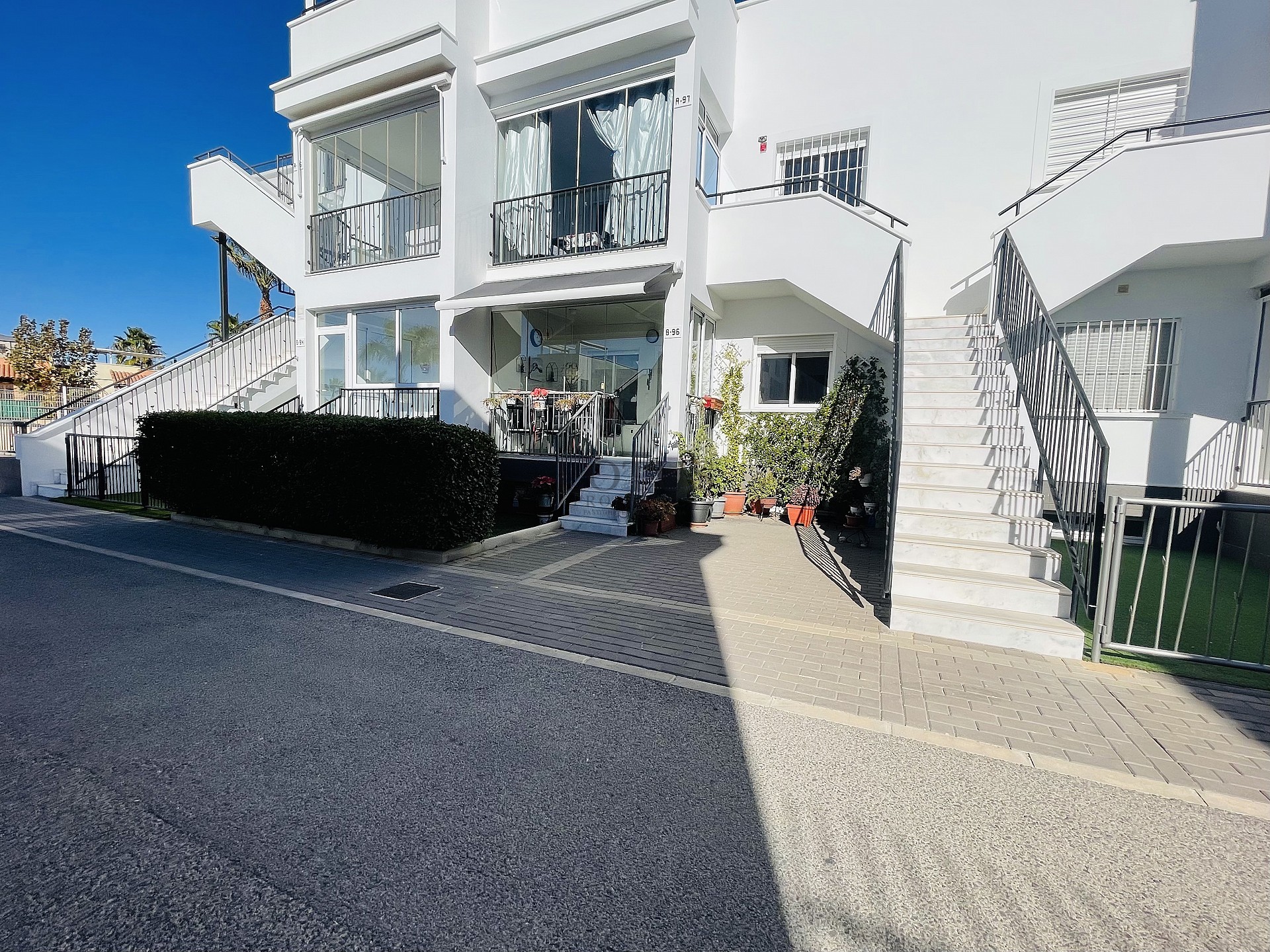 Planta orientada al sur en estado nuevo en Res. Vistabella - Aguas Nuevas - Lotus Properties