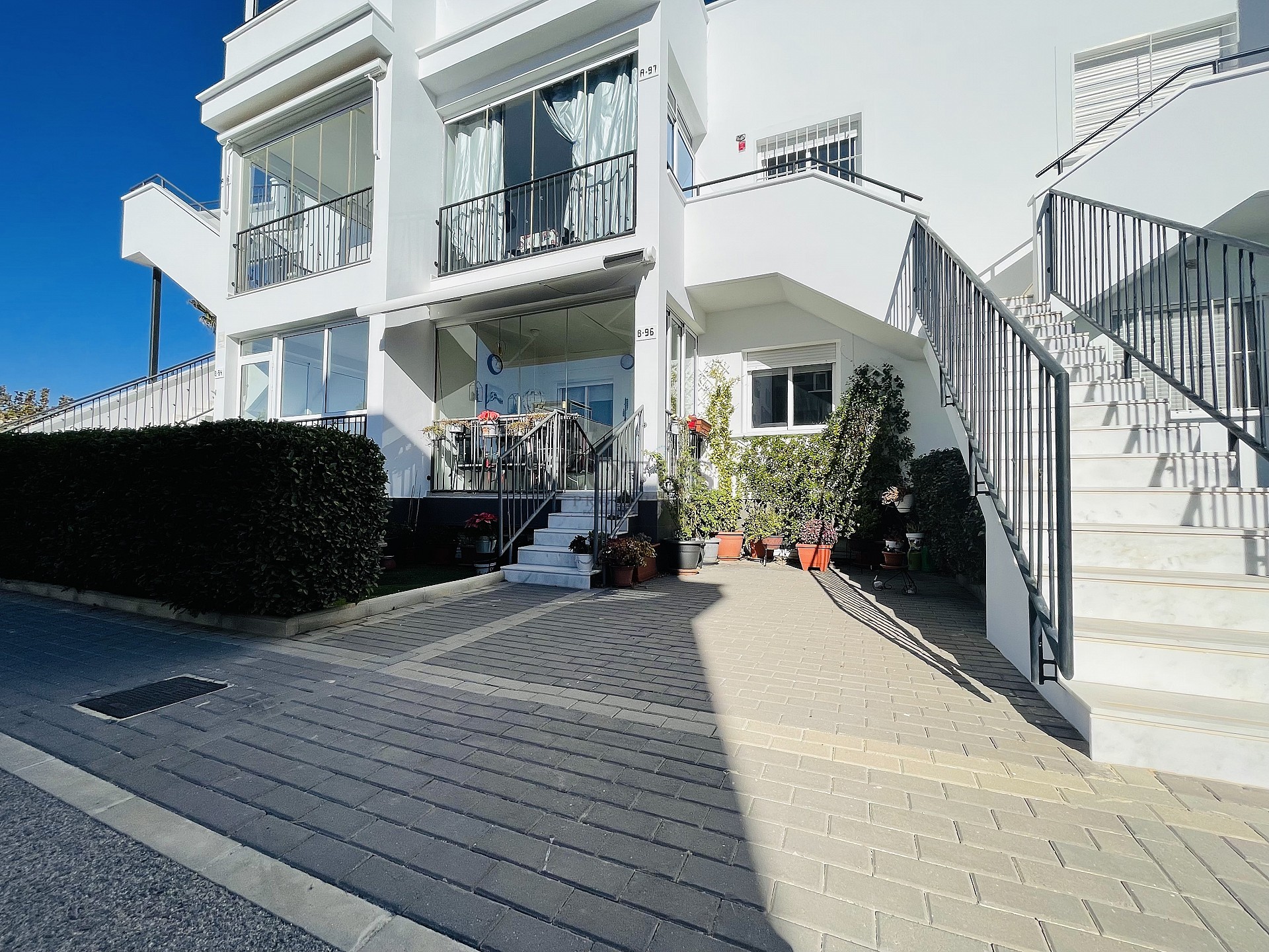 Planta orientada al sur en estado nuevo en Res. Vistabella - Aguas Nuevas - Lotus Properties