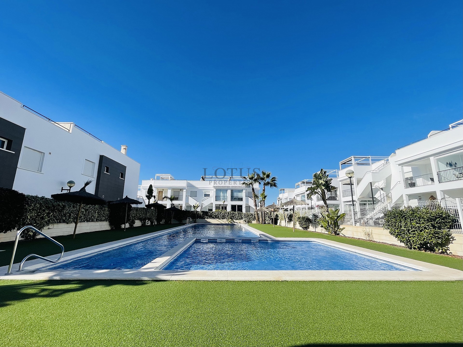 Planta orientada al sur en estado nuevo en Res. Vistabella - Aguas Nuevas - Lotus Properties