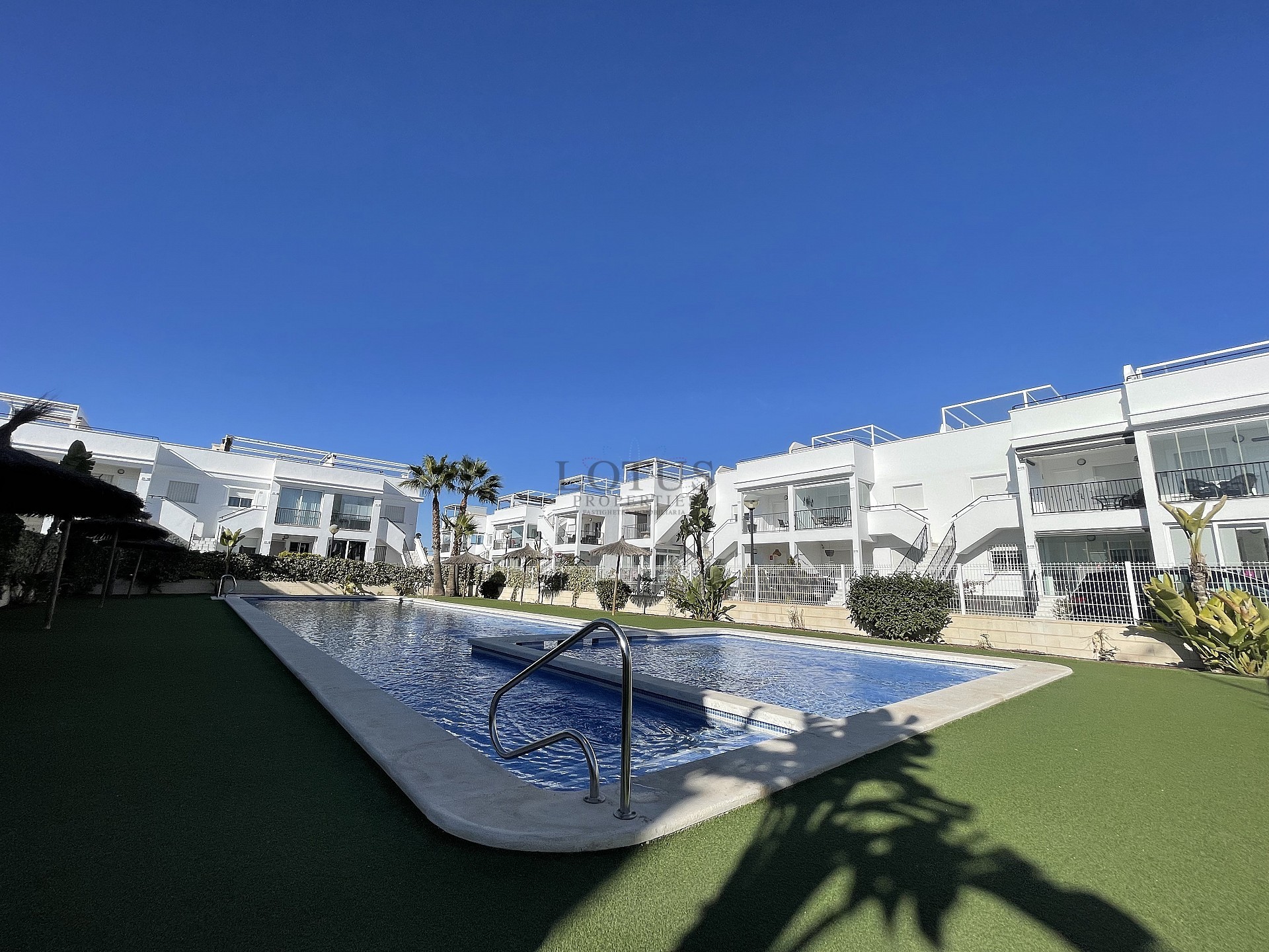 Planta orientada al sur en estado nuevo en Res. Vistabella - Aguas Nuevas - Lotus Properties