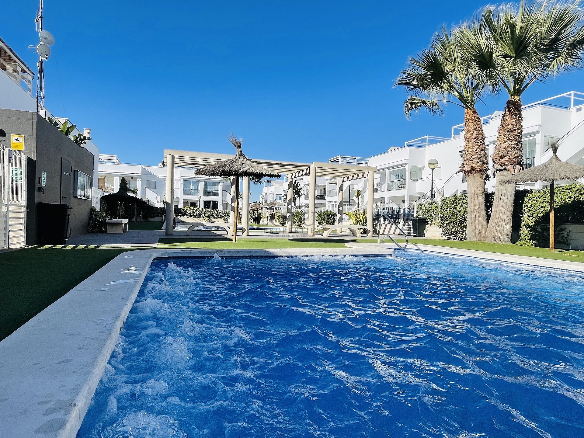 Planta orientada al sur en estado nuevo en Res. Vistabella - Aguas Nuevas - Lotus Properties