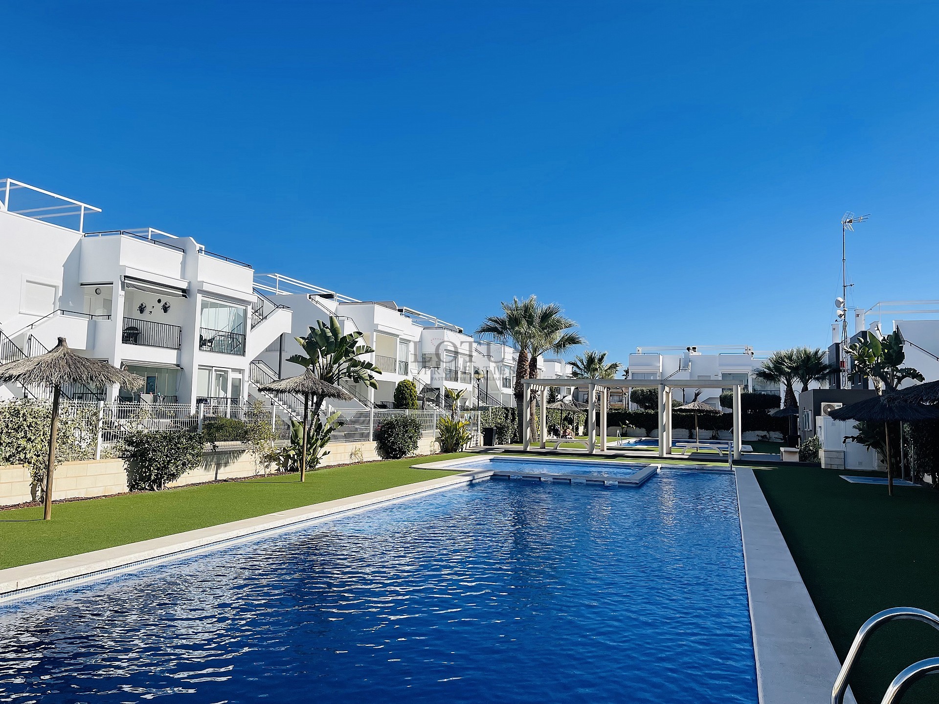 Planta orientada al sur en estado nuevo en Res. Vistabella - Aguas Nuevas - Lotus Properties