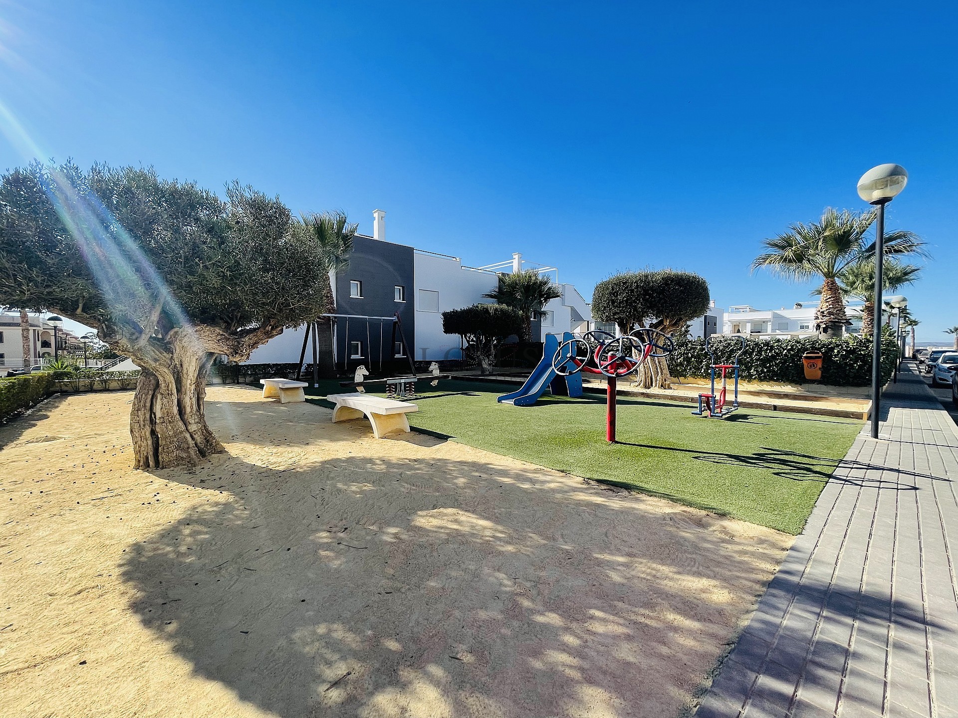 Planta orientada al sur en estado nuevo en Res. Vistabella - Aguas Nuevas - Lotus Properties