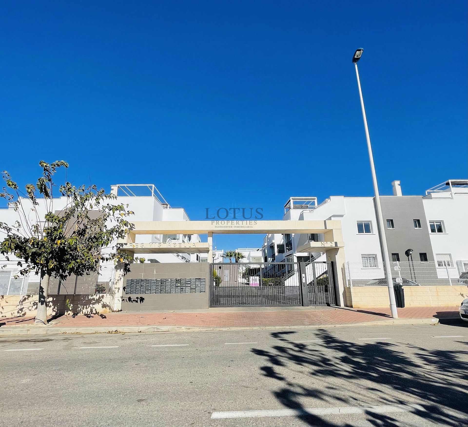 Planta orientada al sur en estado nuevo en Res. Vistabella - Aguas Nuevas - Lotus Properties