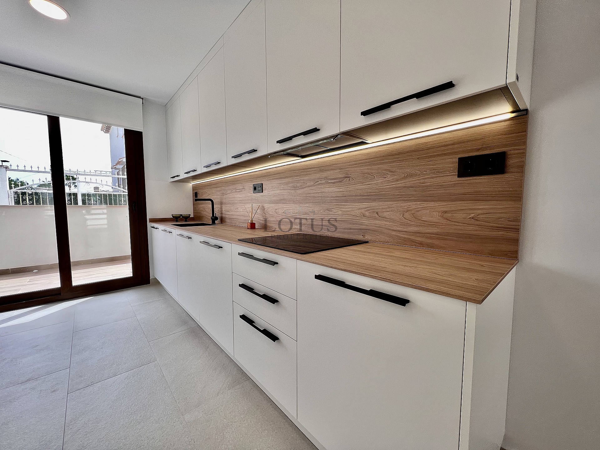 Nya mark & takvåningar i Los Balcones - Lotus Properties