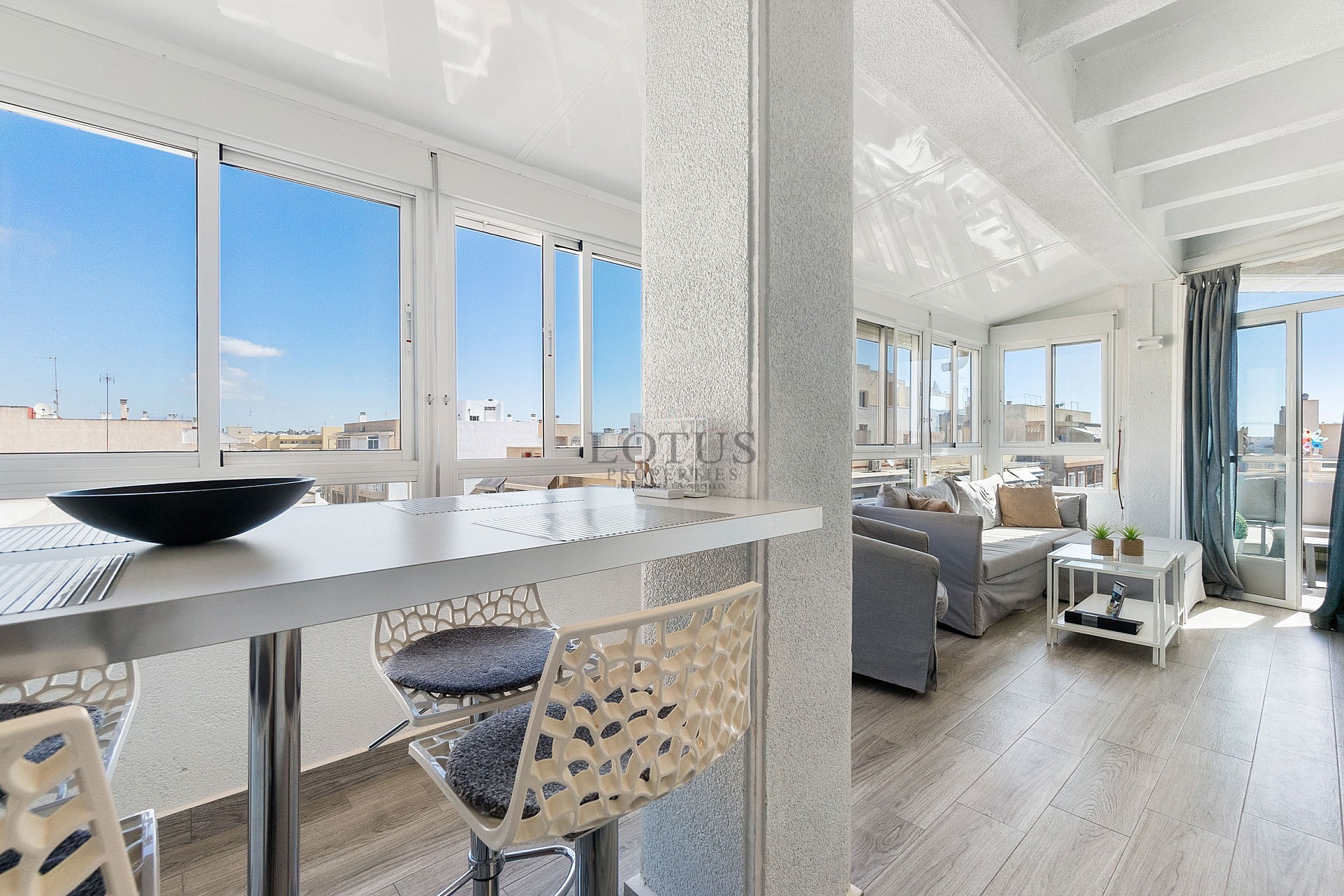 Fantastisk takvåning i kanon skick med stor terrass endast 500 m till Playa Los Locos - Lotus Properties