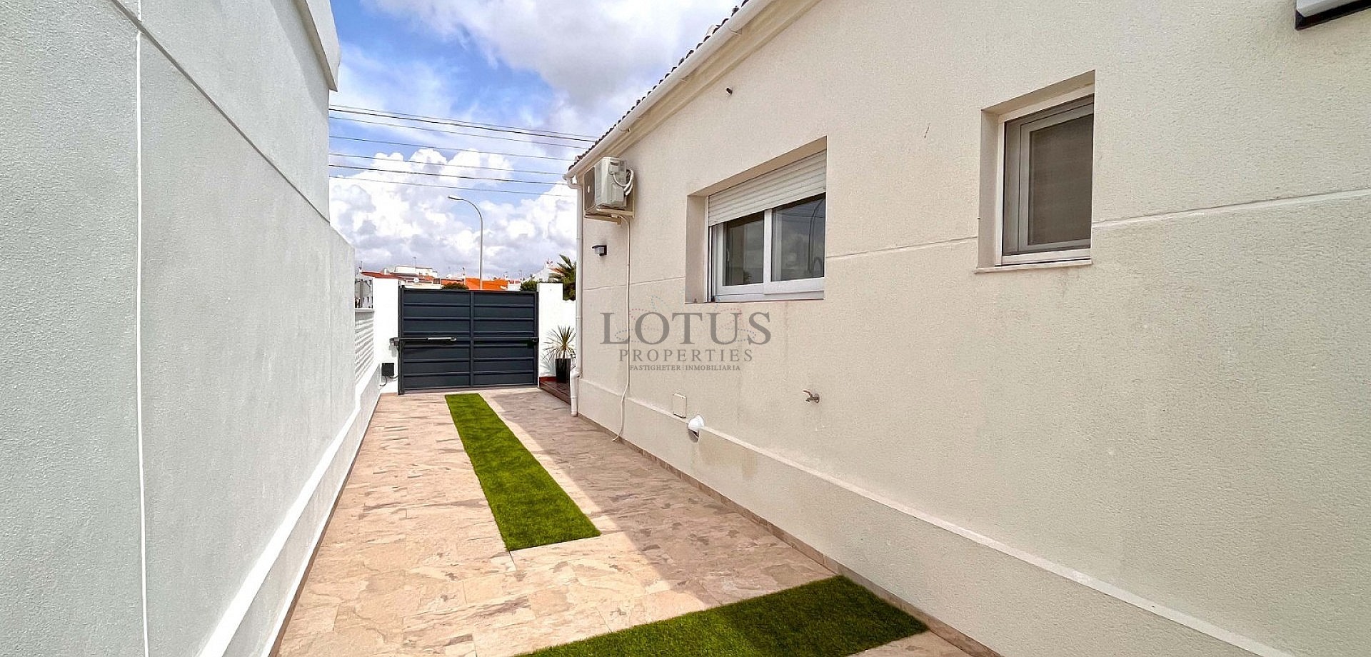 FANTASTIC RENOVATED DETACHED VILLA IN SAN LUIS - TORREVIEJA - Lotus Properties