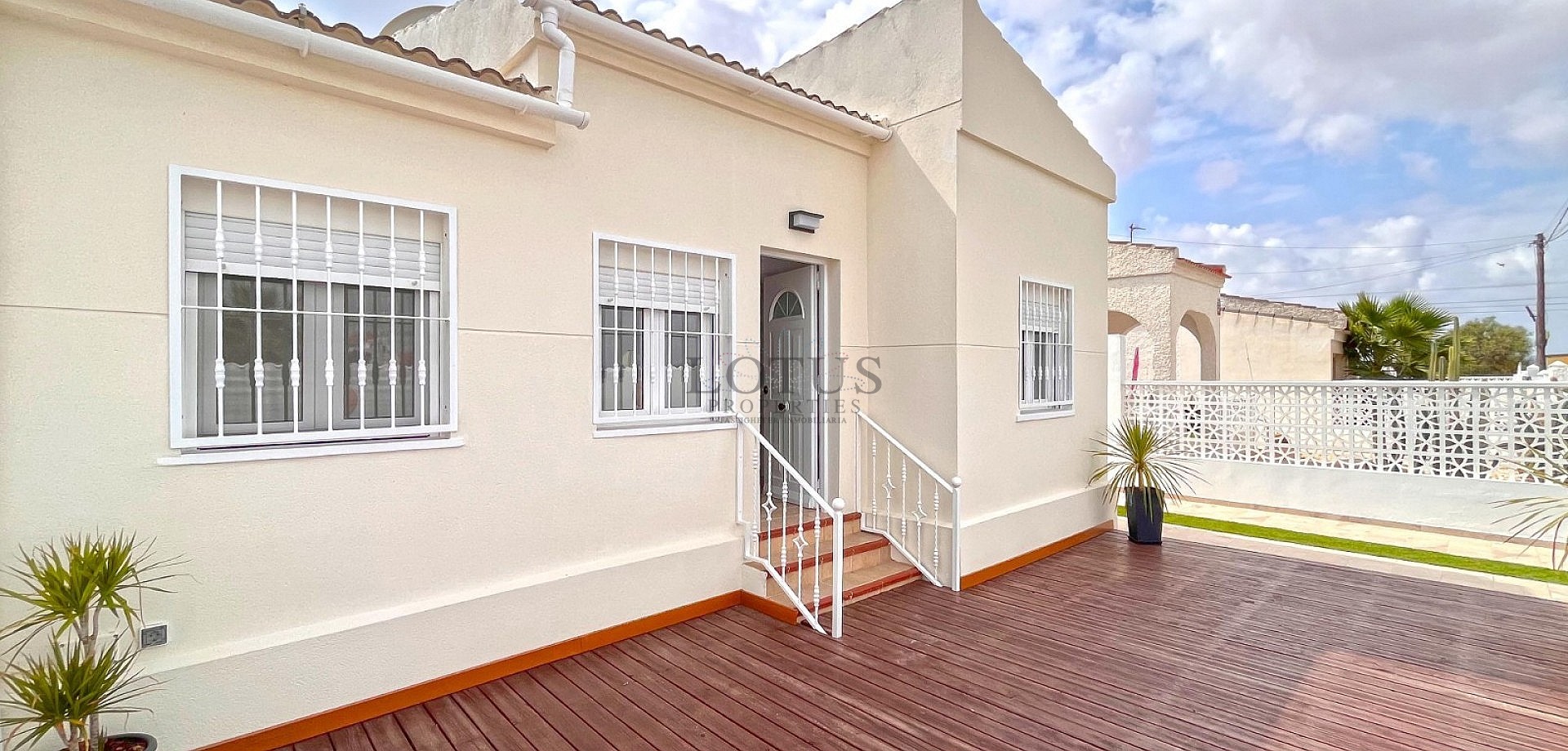 FANTASTIC RENOVATED DETACHED VILLA IN SAN LUIS - TORREVIEJA - Lotus Properties