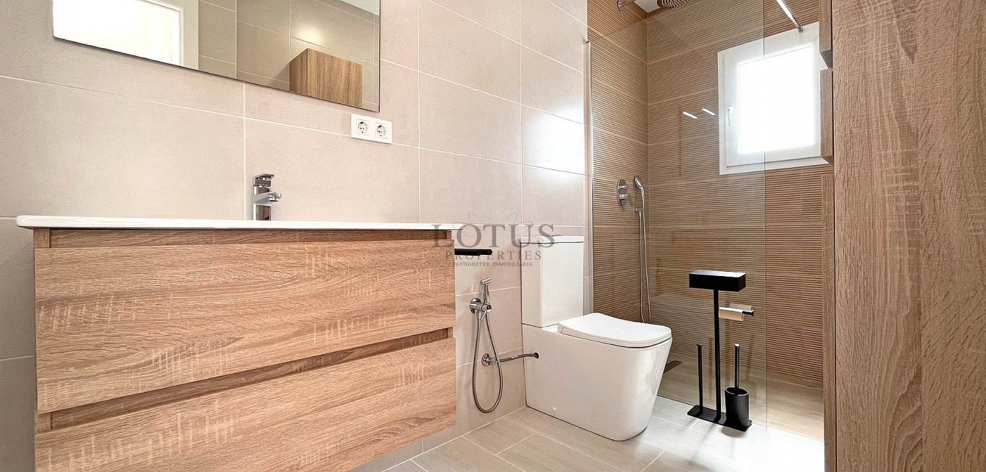 FANTASTIC RENOVATED DETACHED VILLA IN SAN LUIS - TORREVIEJA - Lotus Properties