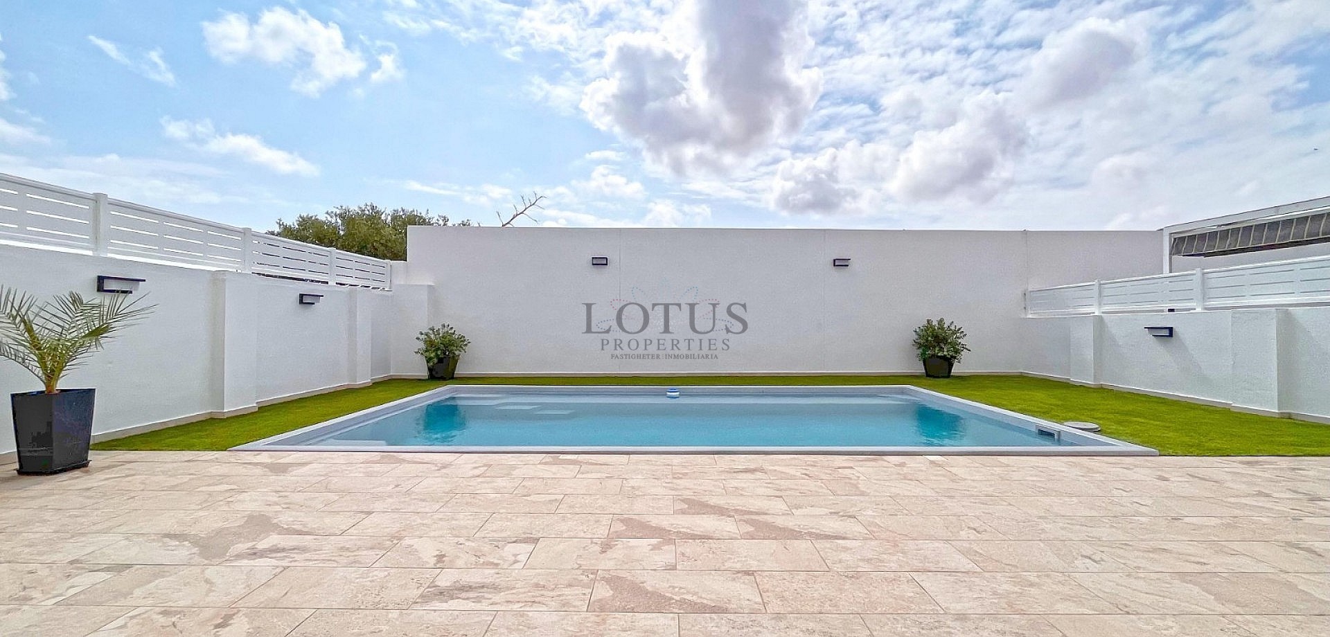 FANTASTIC RENOVATED DETACHED VILLA IN SAN LUIS - TORREVIEJA - Lotus Properties