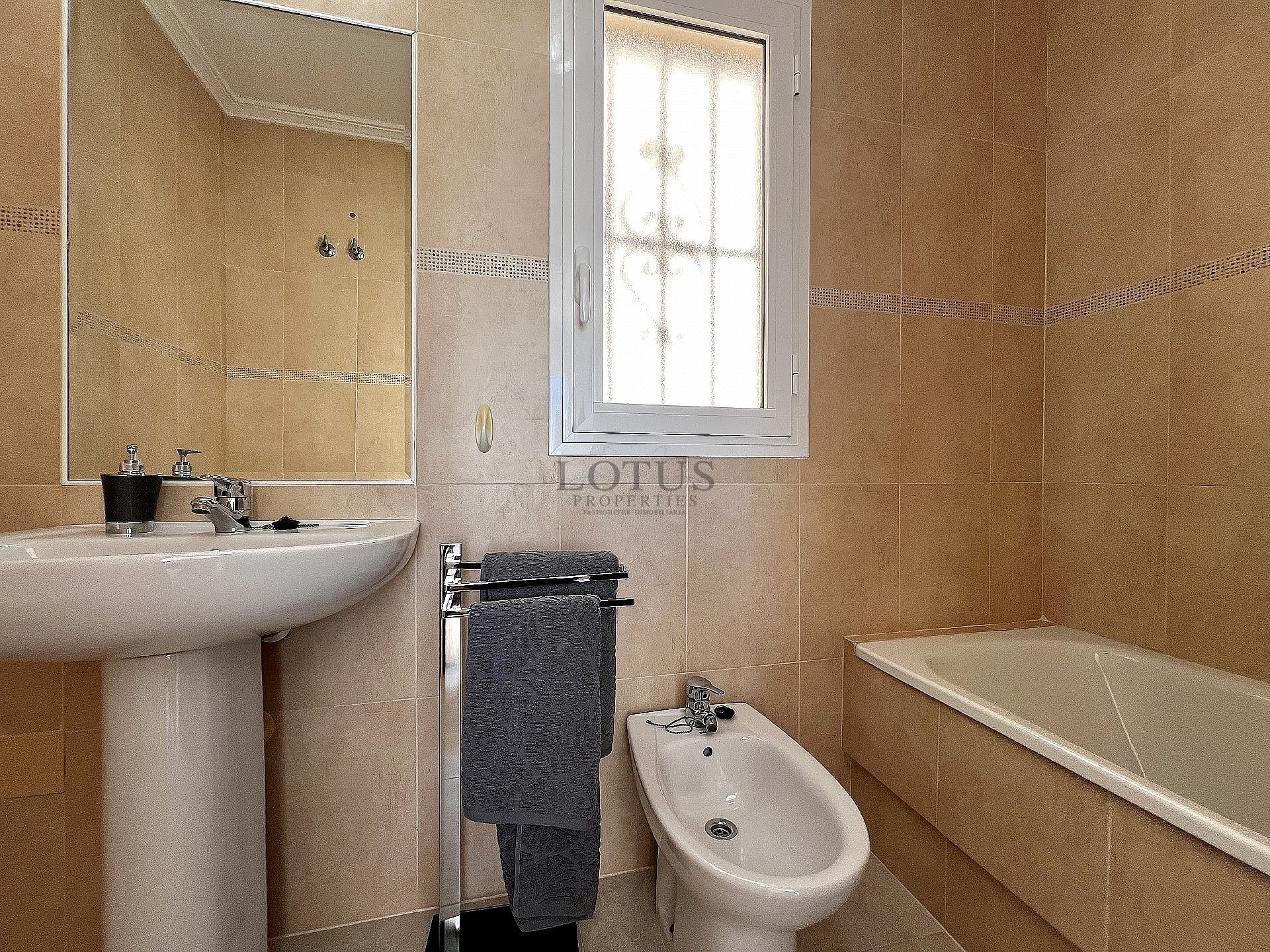 TOWNHOUSE - SHORT TERM RENTAL - Lotus Properties