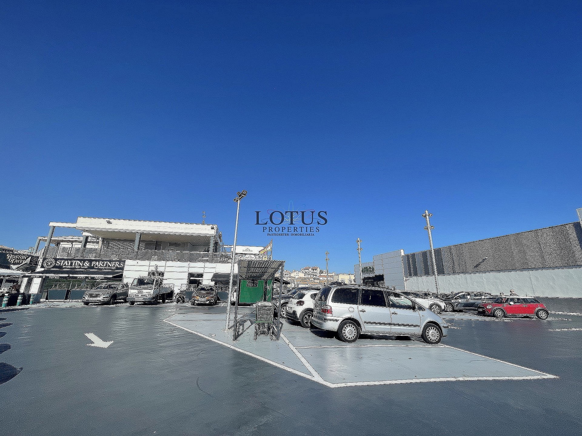 Ático en cotizada Urb. ¡Altos de la Bahía XI con azotea y vista al mar! - Lotus Properties