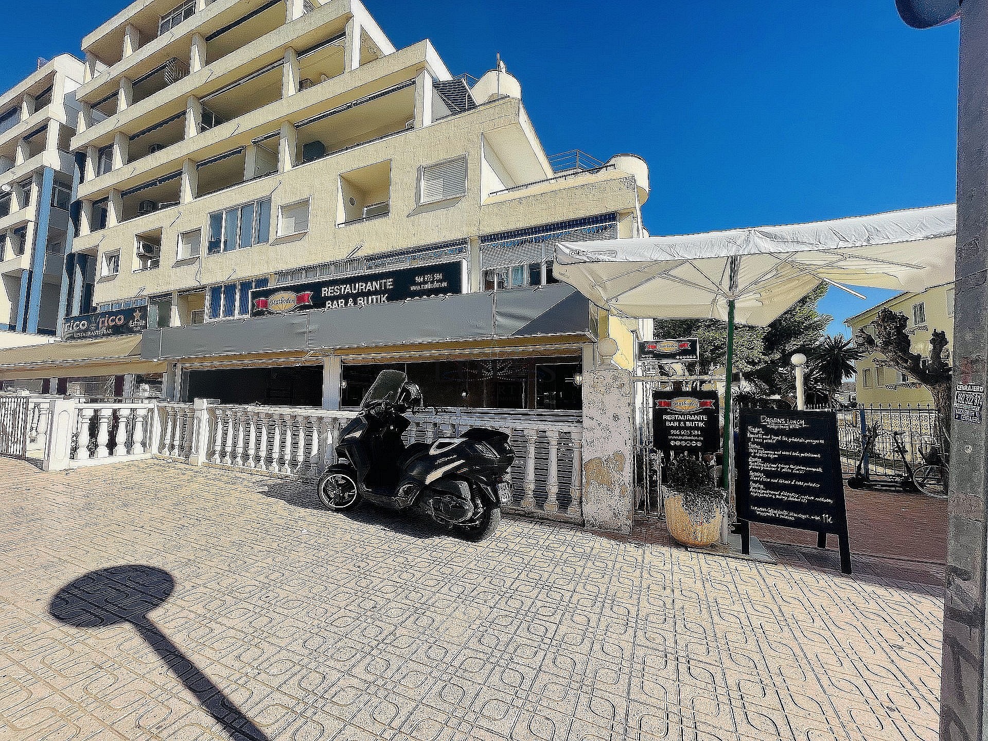 Ático en cotizada Urb. ¡Altos de la Bahía XI con azotea y vista al mar! - Lotus Properties
