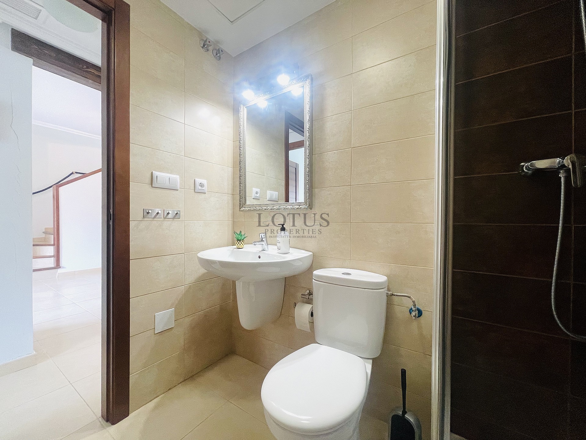 Ático en cotizada Urb. ¡Altos de la Bahía XI con azotea y vista al mar! - Lotus Properties