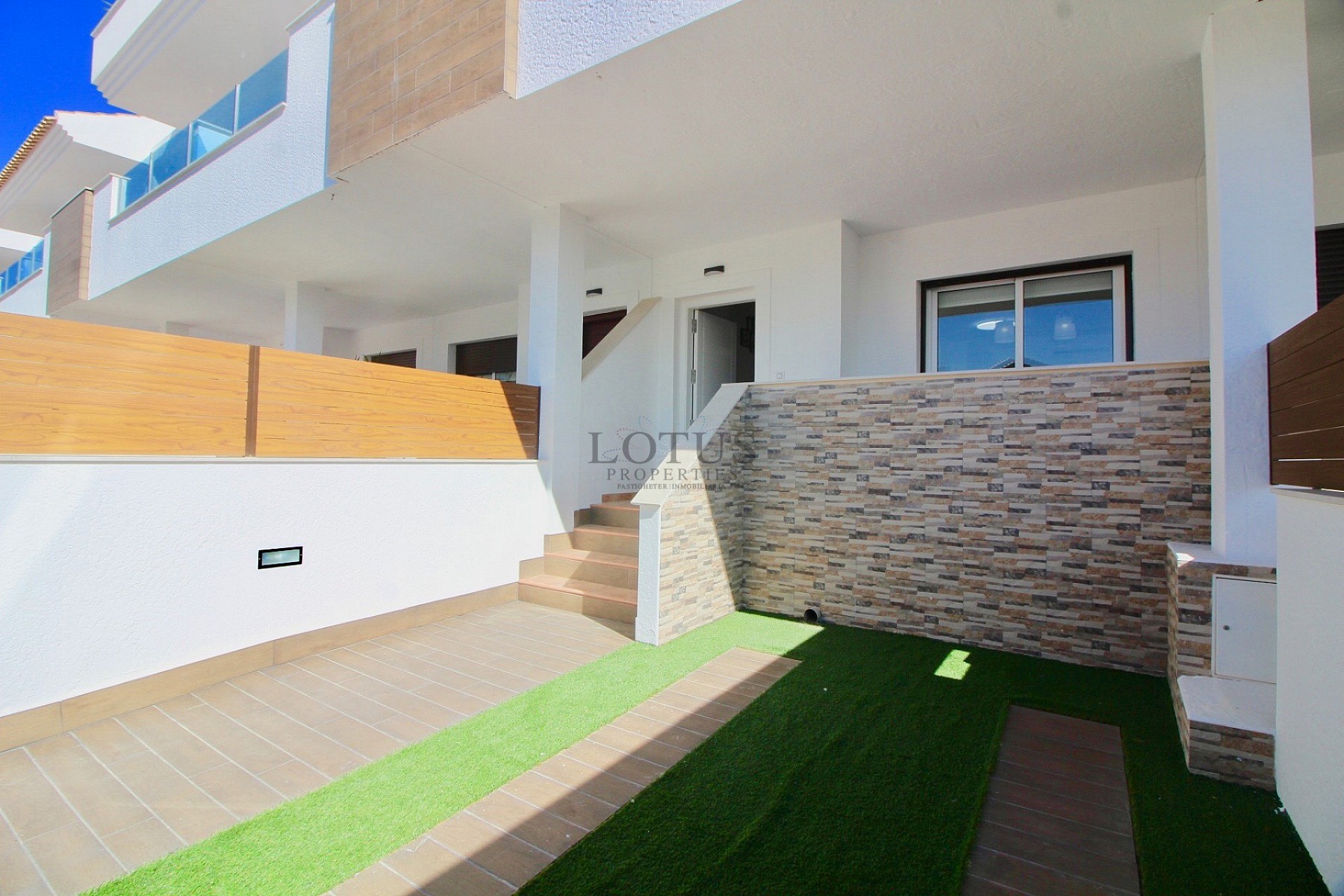 Nya & Prisvärda radhus - Torrevieja - Lotus Properties