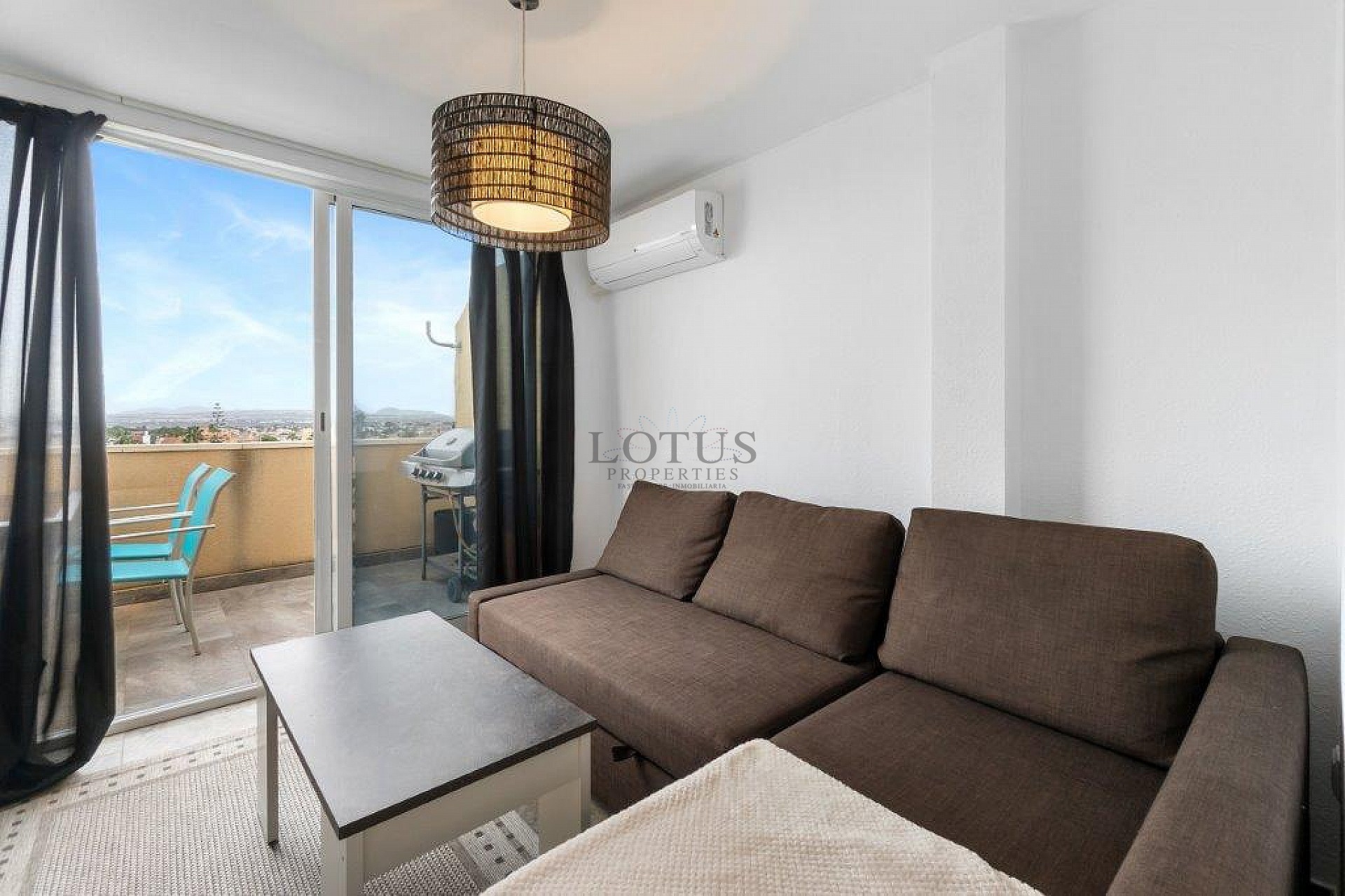 Fin Duplex lägenhet i El Chaparral med pool och terrass i väst läge! - Lotus Properties