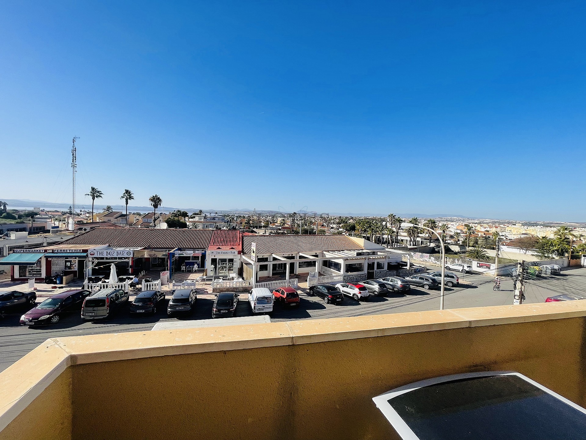 Fin Duplex lägenhet i El Chaparral med pool och terrass i väst läge! - Lotus Properties