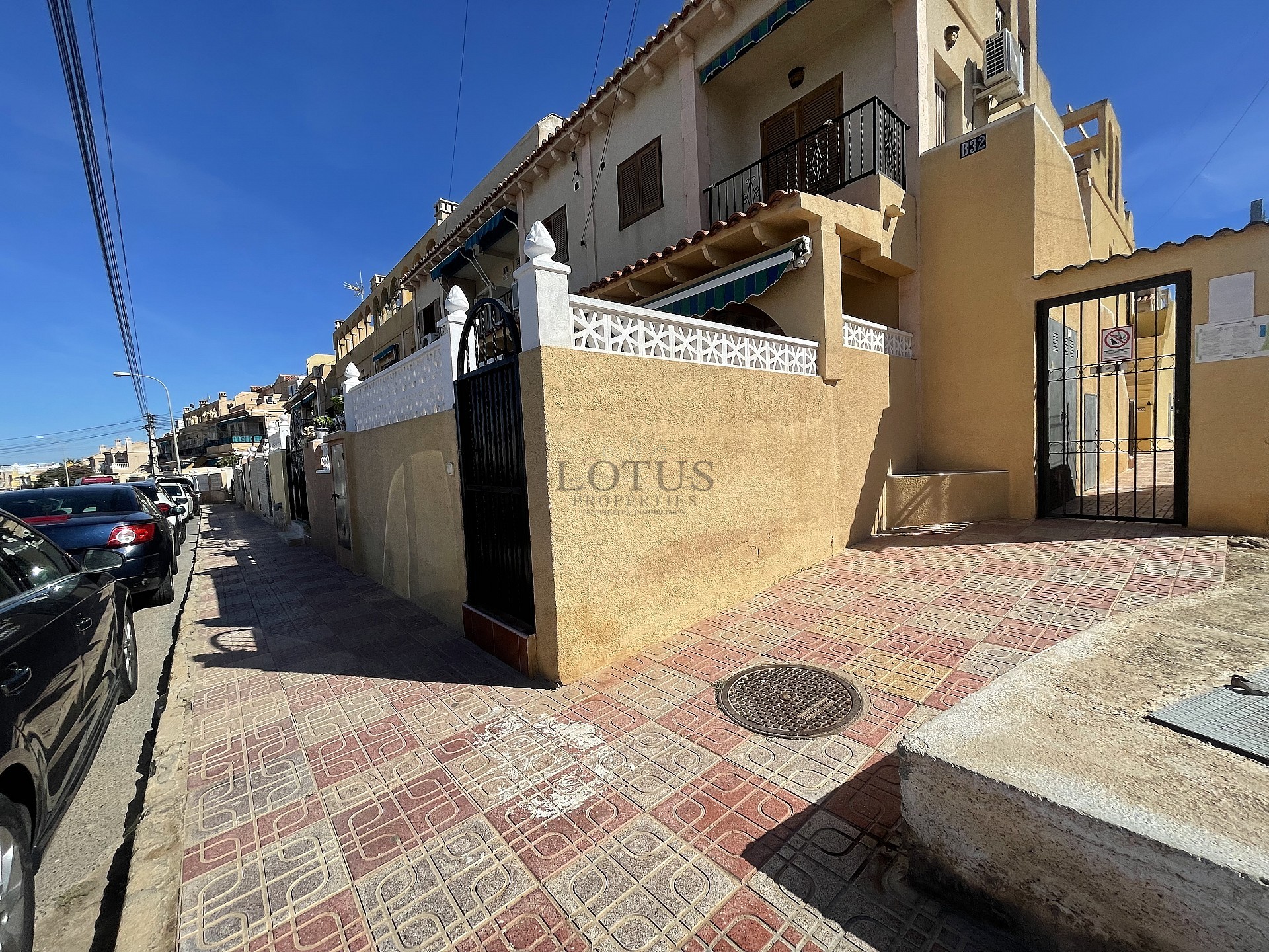 Fin Duplex lägenhet i El Chaparral med pool och terrass i väst läge! - Lotus Properties