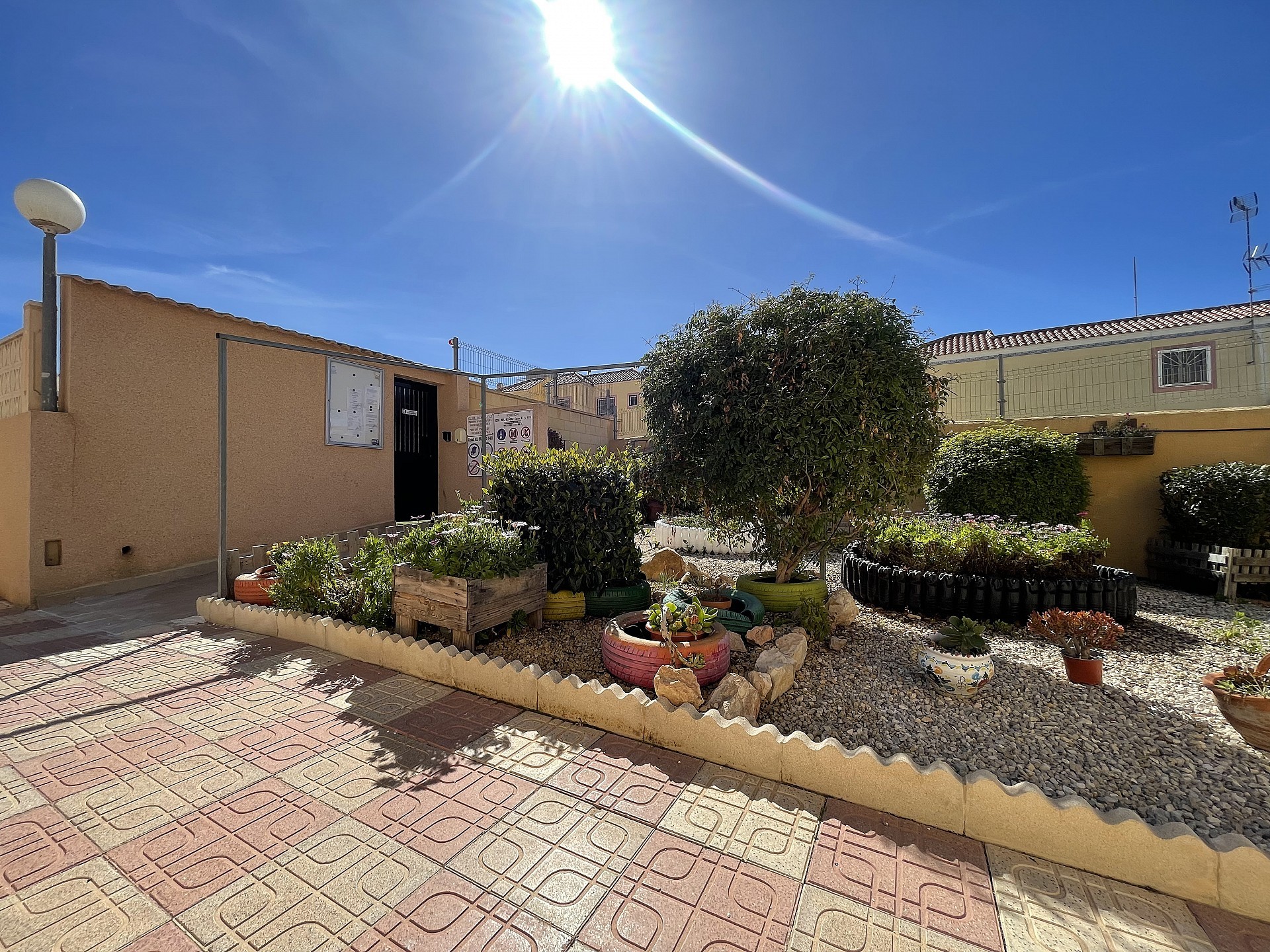 Fin Duplex lägenhet i El Chaparral med pool och terrass i väst läge! - Lotus Properties