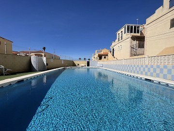 Fin Duplex lägenhet i El Chaparral med pool och terrass i väst läge! - Lotus Properties