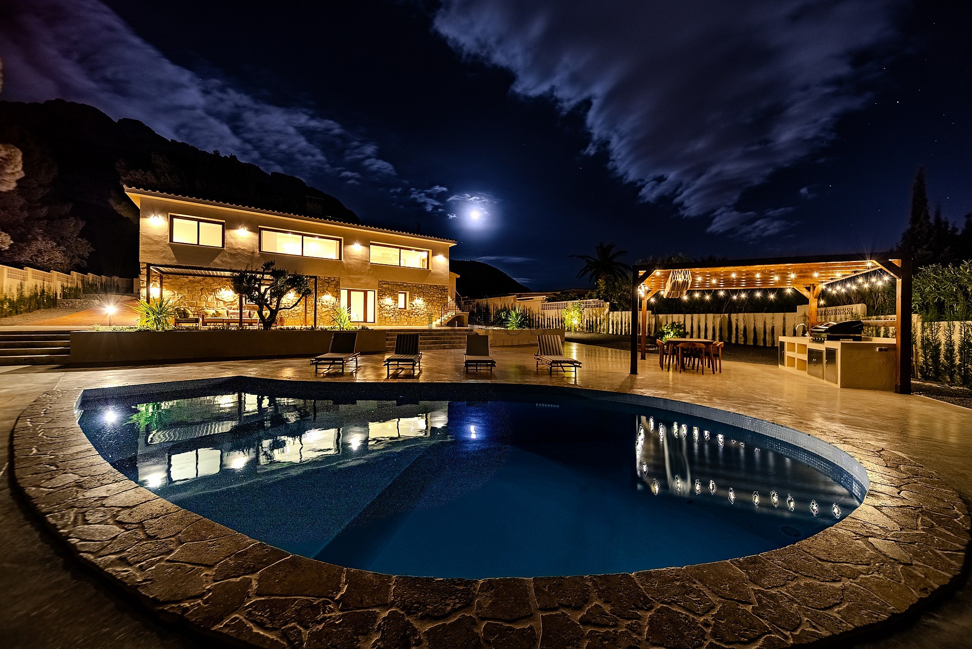 Lyxvilla till salu i Altea med imponerande utsikter - Lotus Properties