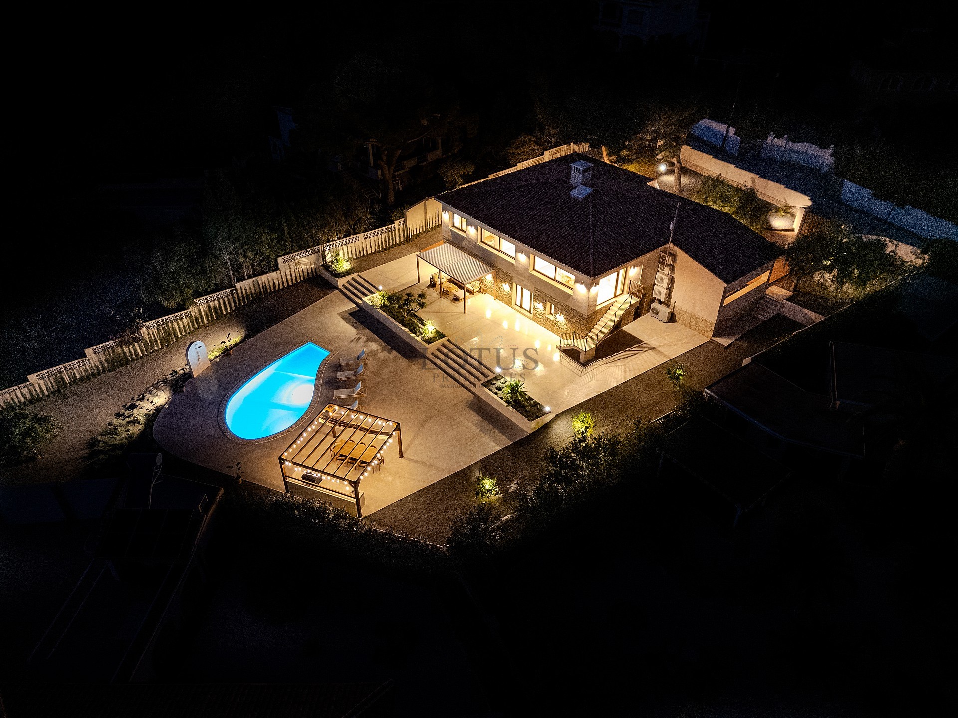 Lyxvilla till salu i Altea med imponerande utsikter - Lotus Properties