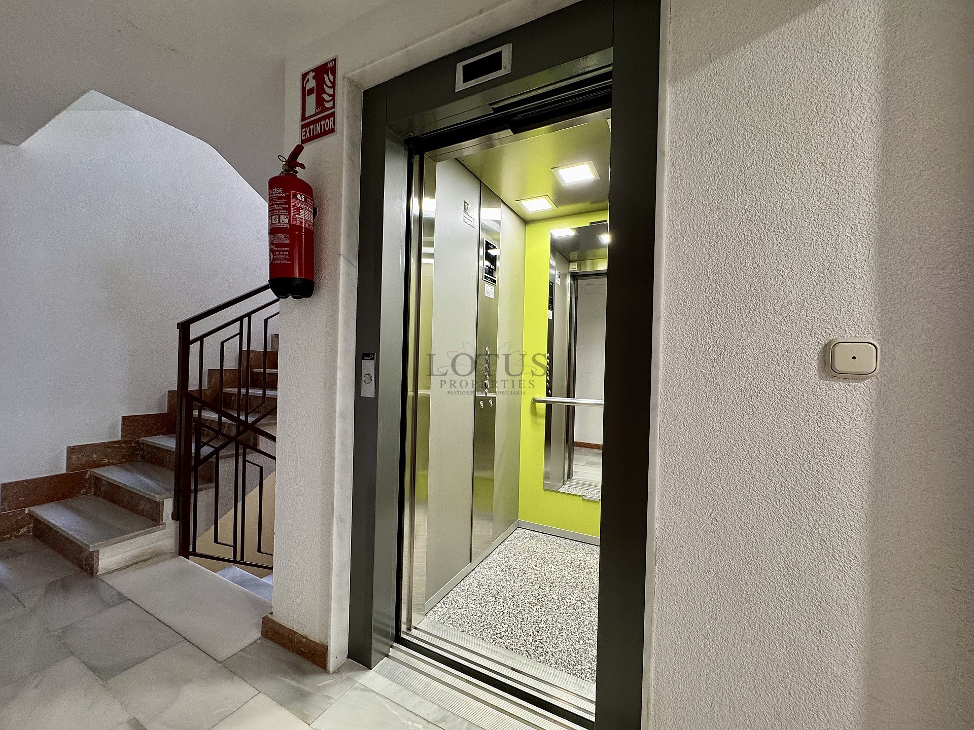 Renoverad med 3 sov, 200 m till havet  - Lotus Properties