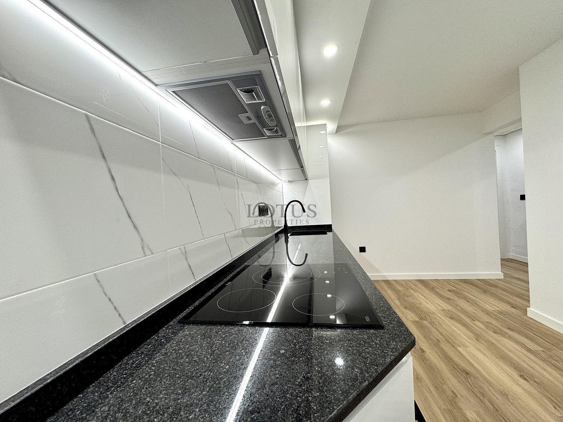 Renoverad med 3 sov, 200 m till havet  - Lotus Properties